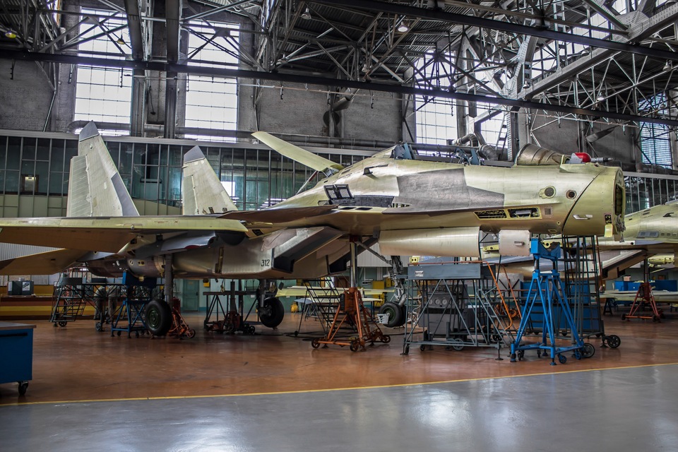 Авиационный завод смоленск. Смоленский авиационный завод. Смоленский авиационный завод смаз. Тбилисский авиационный завод. Су 30 ИАЗ.