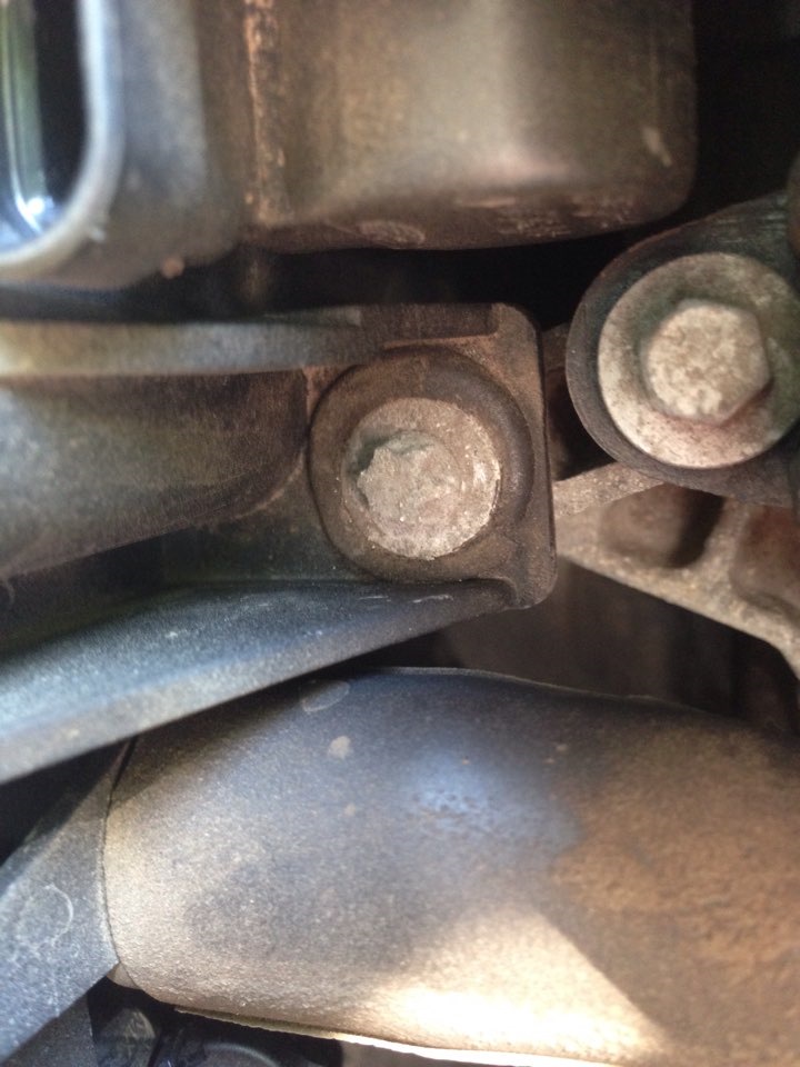 Чистка дросселя и датчика хх — Renault Symbol, 1,4 л, 2010 года ...