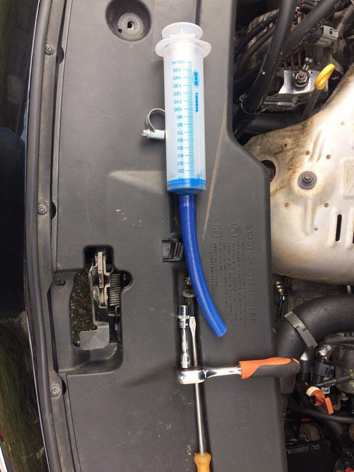 Масло в гидраче — Toyota Avensis II, 2 л., 2006 года | своими руками ...