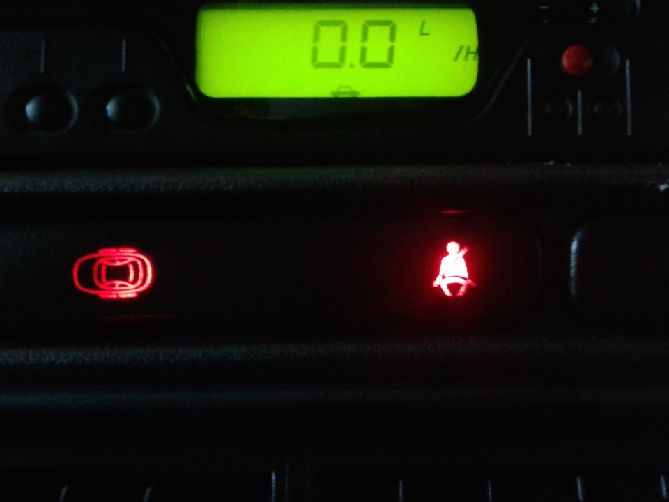 Значок ремня безопасности на панели. Вольтметр в шевроле нива. Индикация понижайки нива 21214. Контрольная лампа ремня безопасности. Значок ремня безопасности на панели.