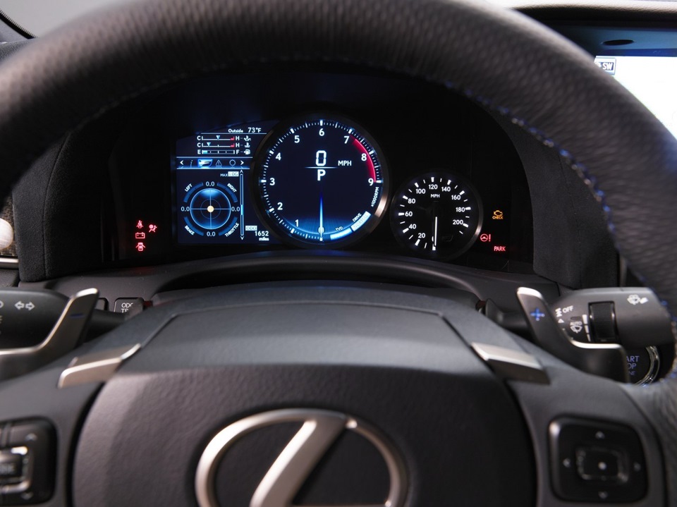 A bord de la Lexus ES