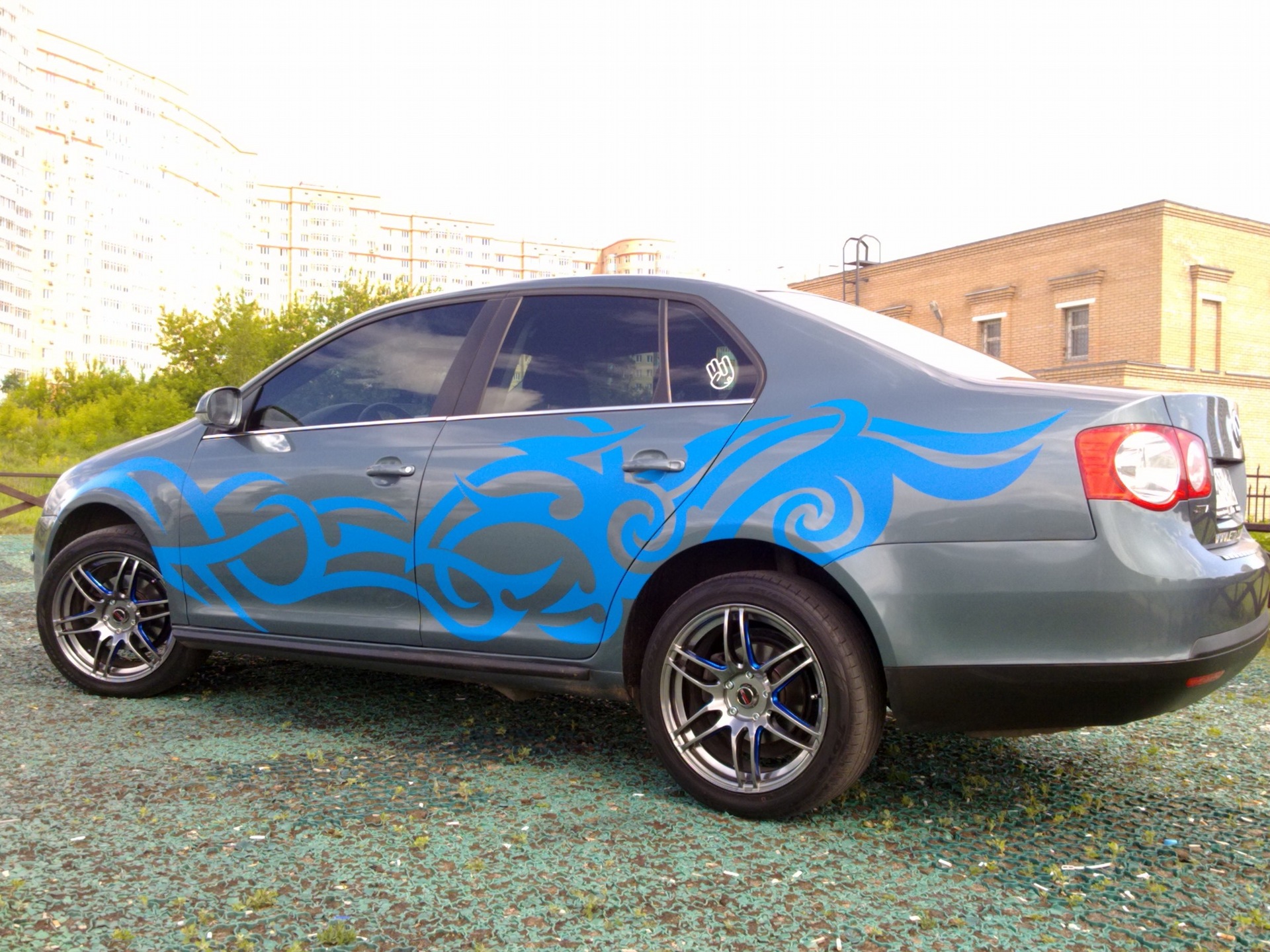 Blue Tribal Mattttt — Volkswagen Jetta V, 1,6 л, 2007 года | тюнинг | DRIVE2