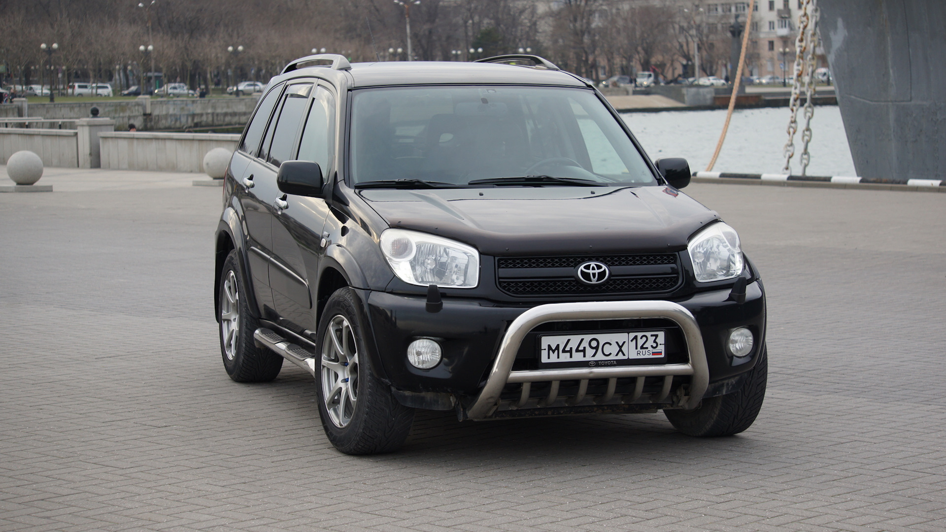 Toyota RAV4 (II) 2.0 бензиновый 2005 | Чёрный Full time 4WD на DRIVE2