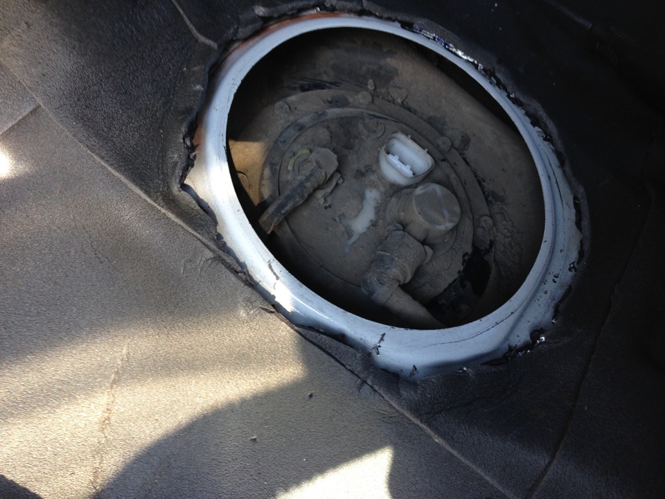 Замена фильтра тонкой и грубой очистки бензина — Toyota E120, 1,8 л ...