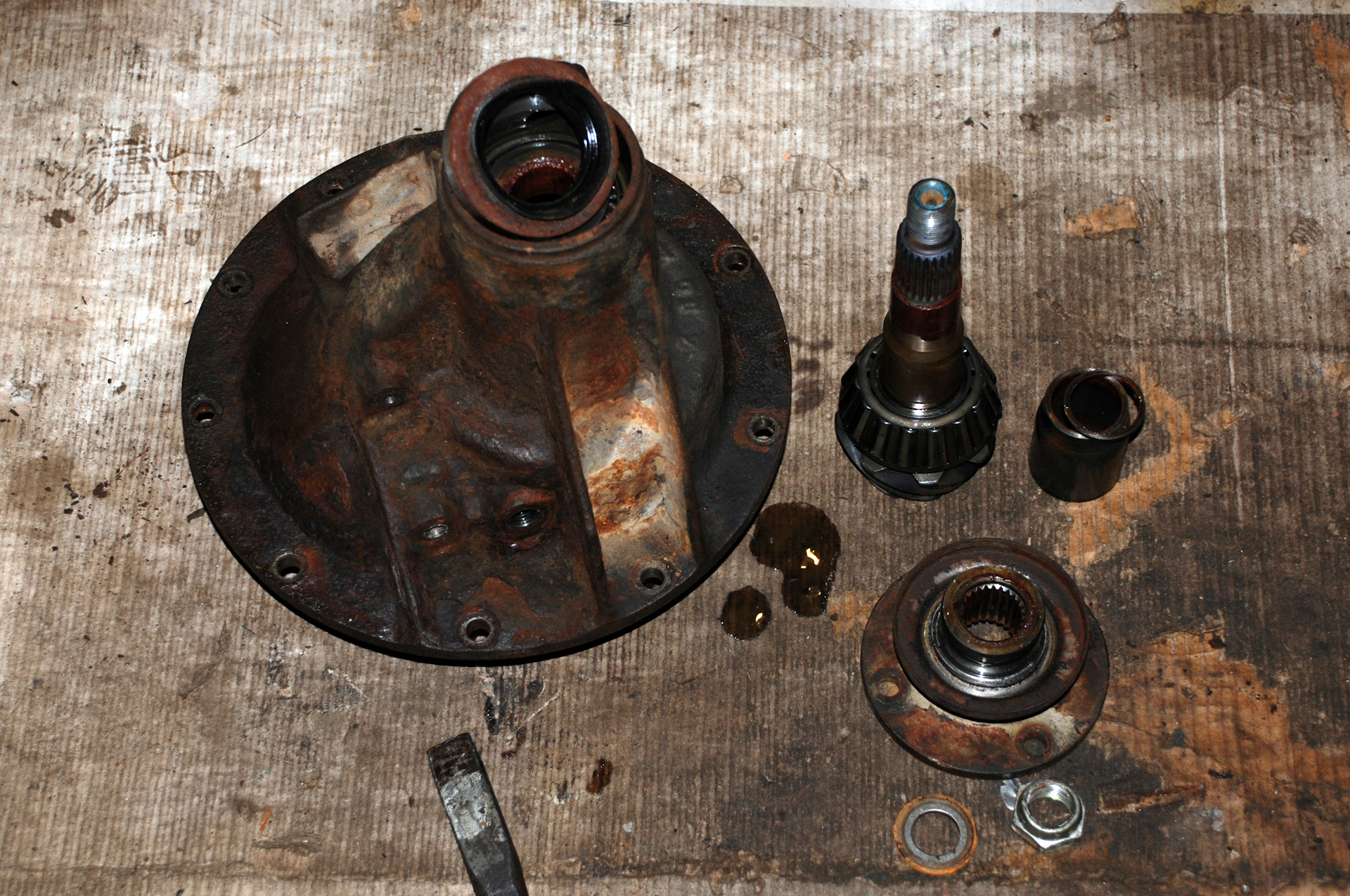 Мост паджеро спорт 2. Пневмо блок заднего моста Паджеро 2. Задний мост Паджеро 2 с пневмоблокировкой. Митсубиси Паджеро передний редуктор сборка пневмоблокировки. Полуось заднего моста Паджеро.