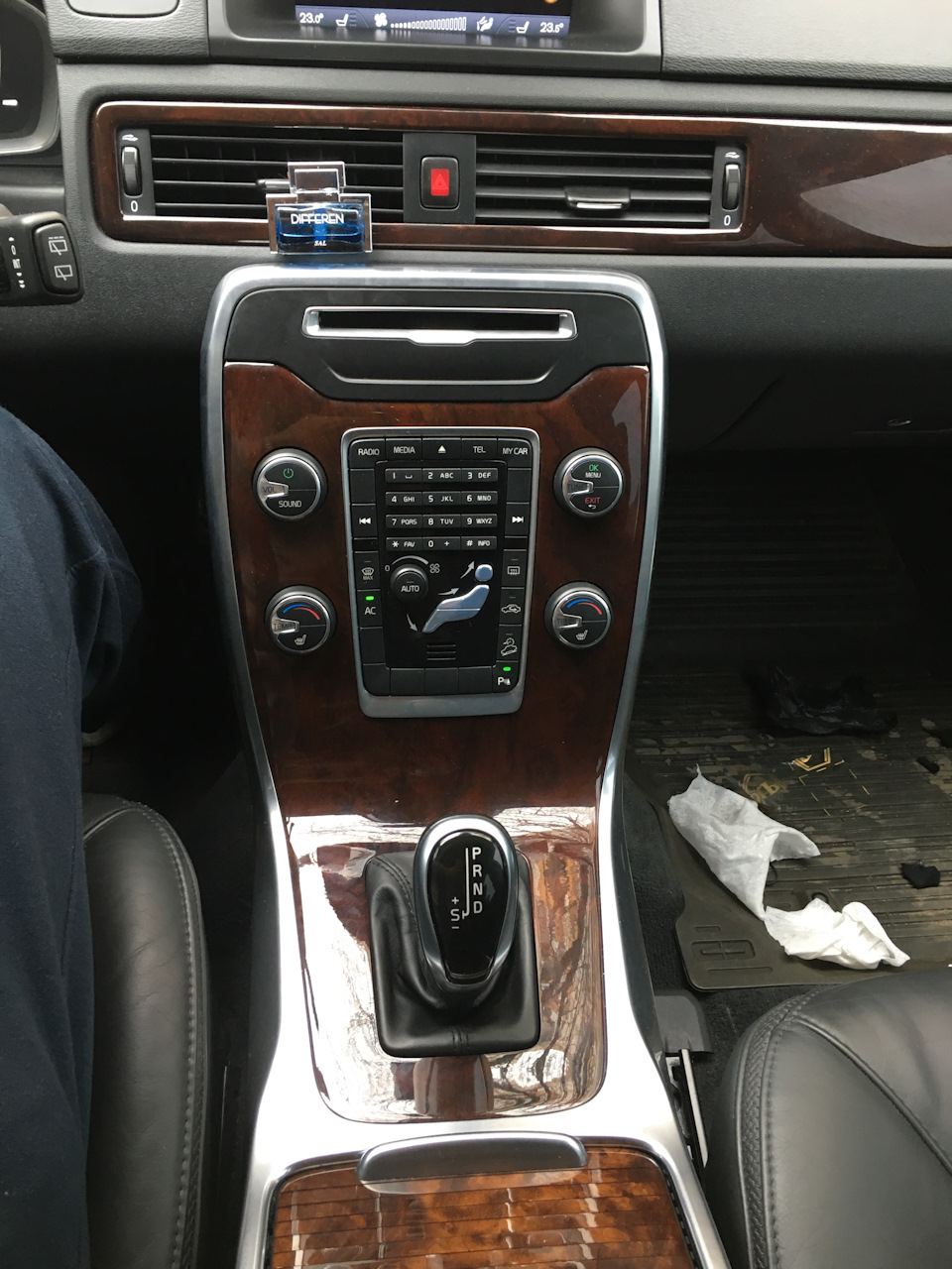 после сбоки — Volvo XC70 III