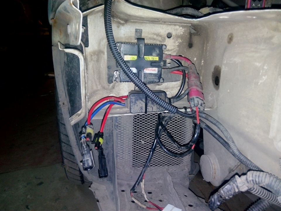 Скрытие блоков розжига ксенона — Lada Приора хэтчбек, 1,6 л, 2010 года ...