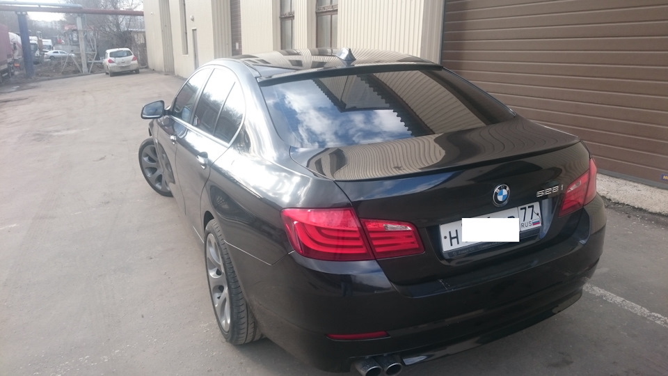 --Установка лип спойлеров на F10 — BMW 5 series (F10), 3 л, 2011 года ...