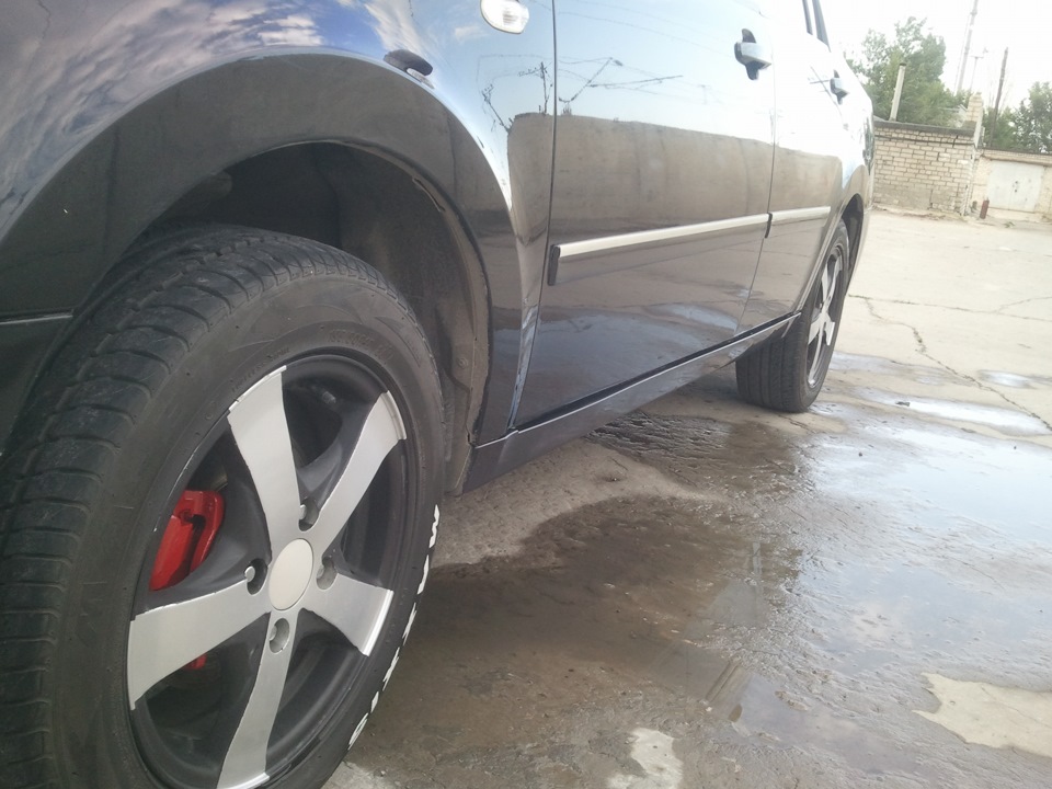 тонирование фонарей, обновление покраски суппортов и надписей на шинах ...