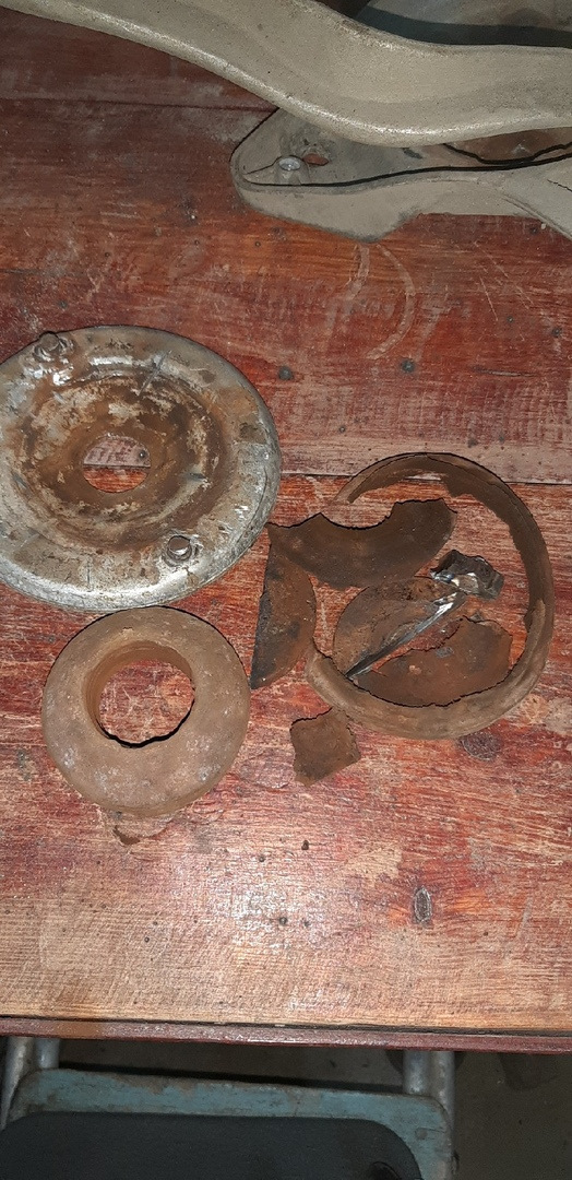 как я хотел поменять опору амортизатора, но поменял весь амортизатор ...