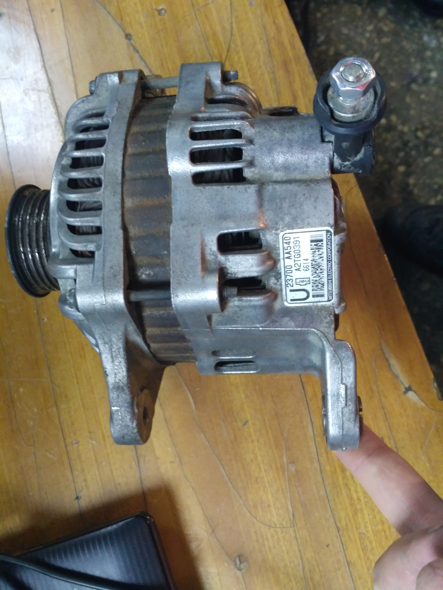 Генератор лансер 9 2. Генератор 14v 140a bosch 0986046210. Bosch генератор 14v 140a. Шток генератора. 21214-3701650 кронштейн генератора нижний.