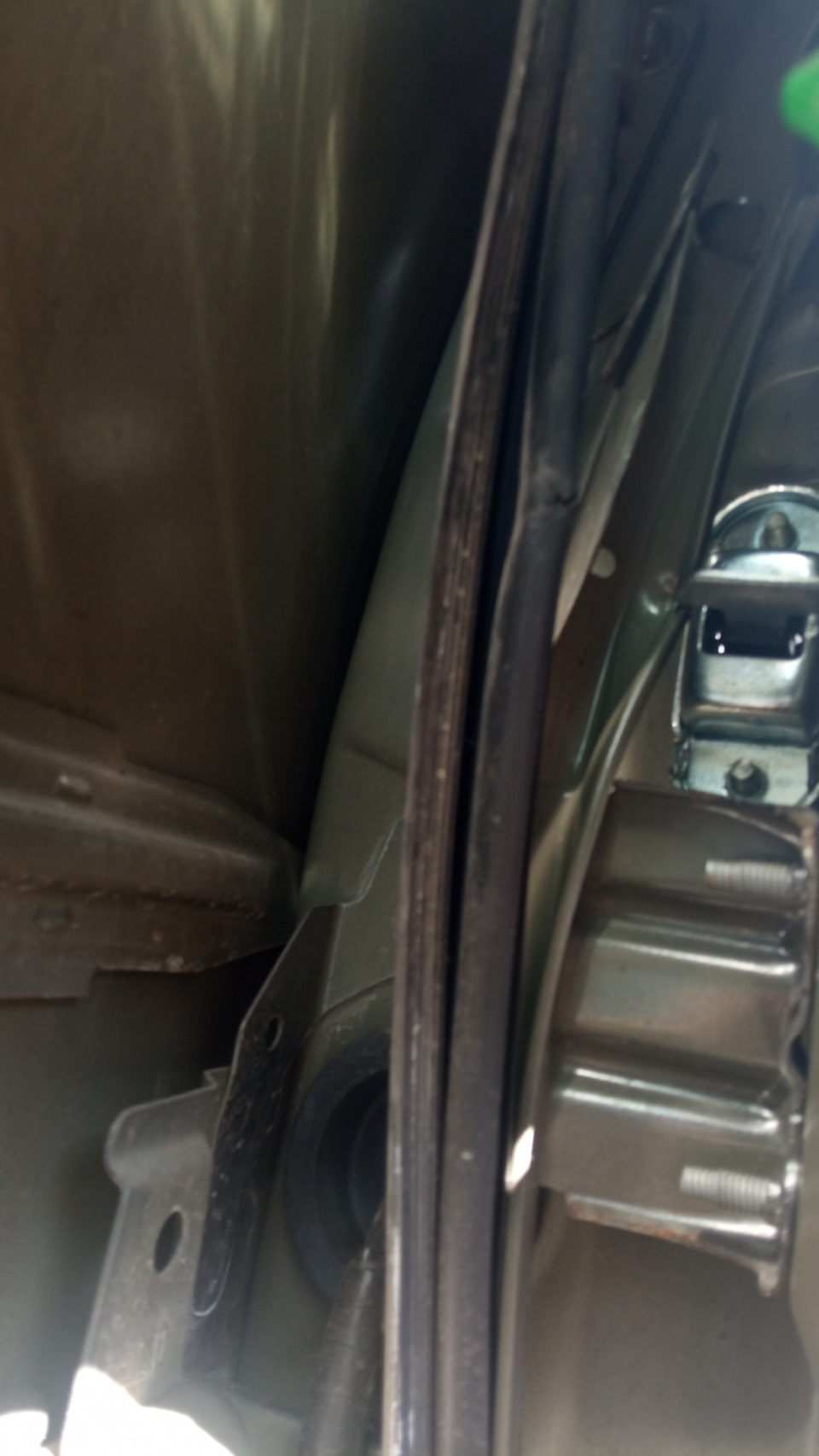 Ограничитель двери Лифан часть2 — Toyota Camry (XV50), 2,5 л, 2012 года ...