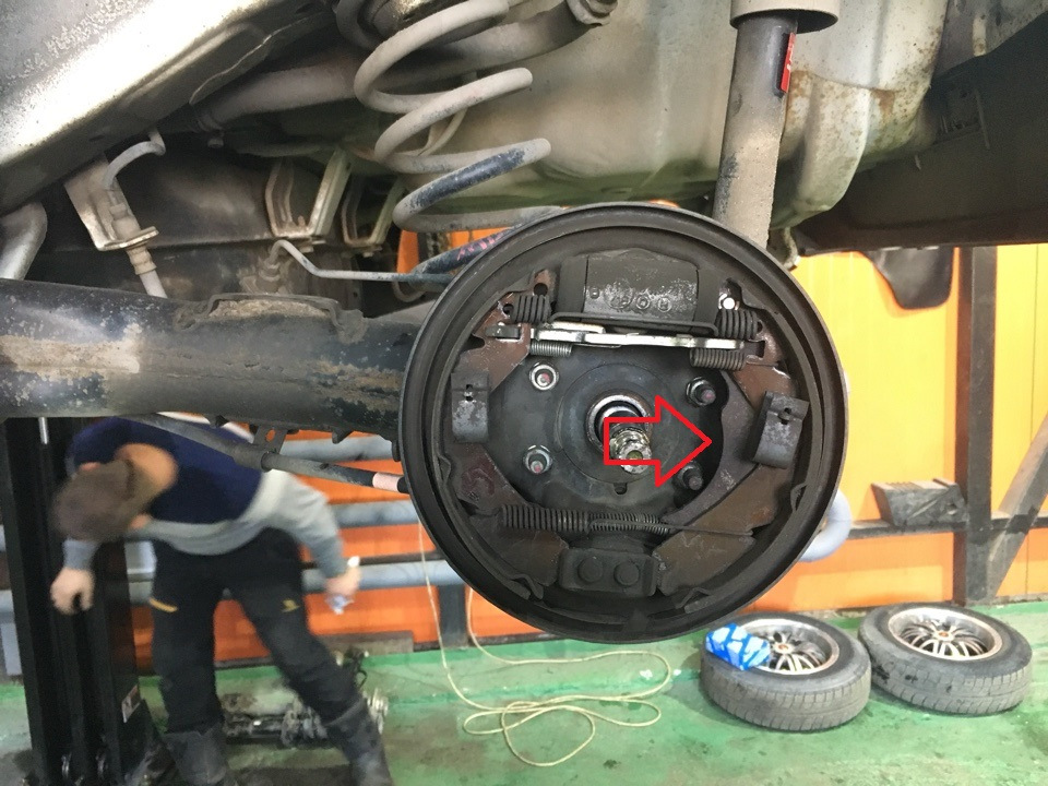 Подкусывал тросик ручника. Пришлось заменить — Daihatsu Mira (L275 ...