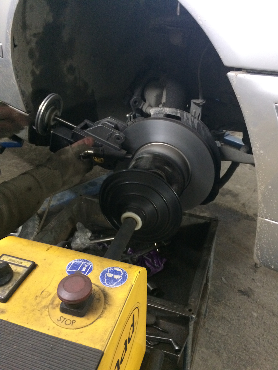 Расточка дисков — BMW 5 series (E39), 2,5 л, 2001 года | визит на ...