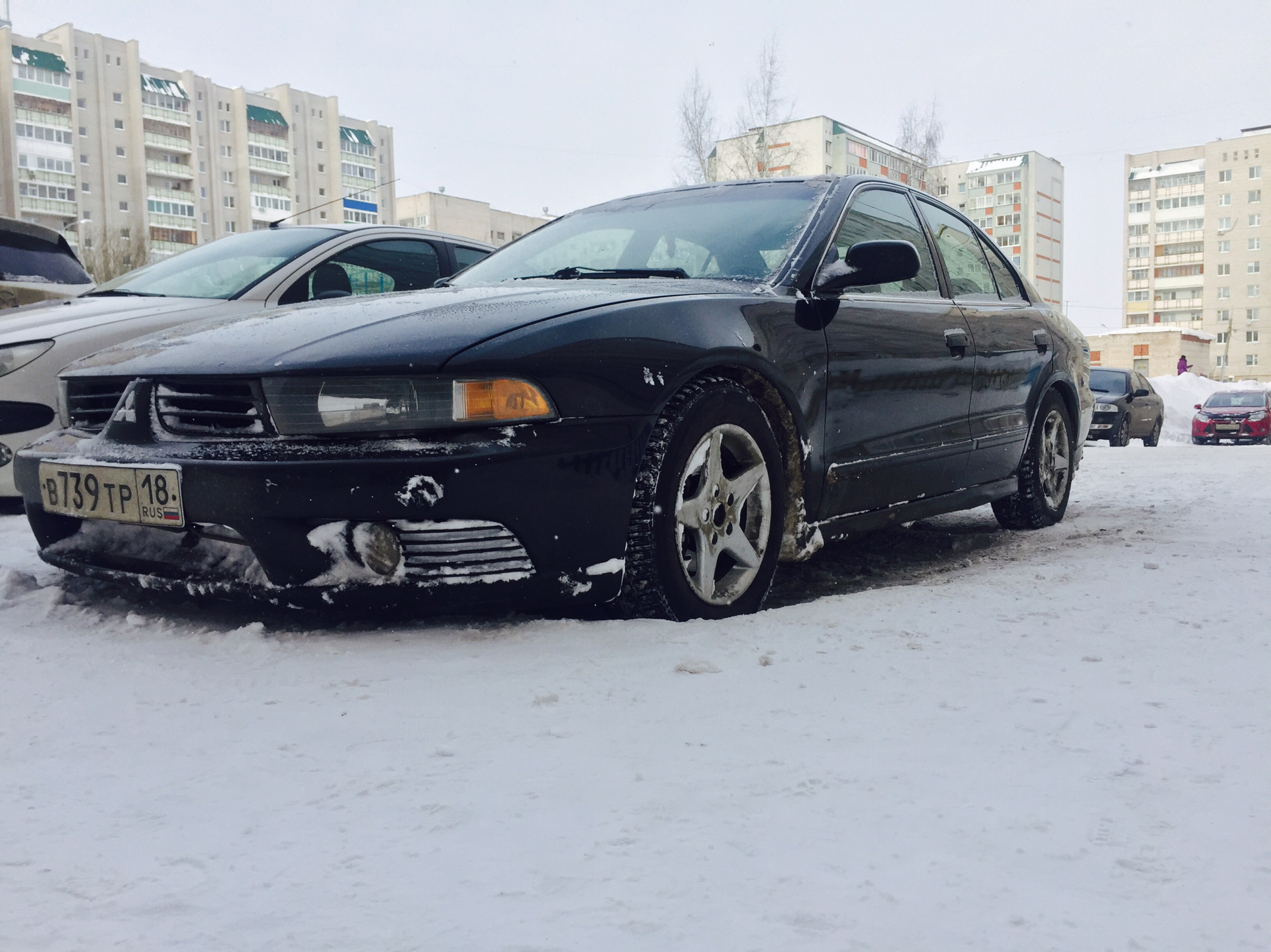 Mitsubishi уходит. Mitsubishi ушел.