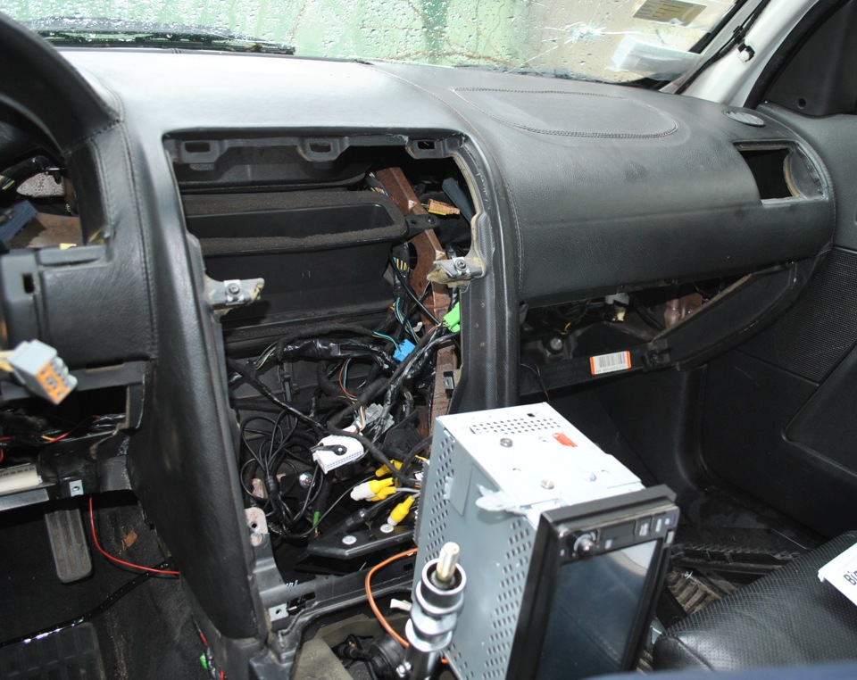 Ford c-max 2008 снятие торпеды. Под торпедой ford focus 3. Как на форде как снять торпеду. Ford s max торпедо. Как на форде как снять торпеду.