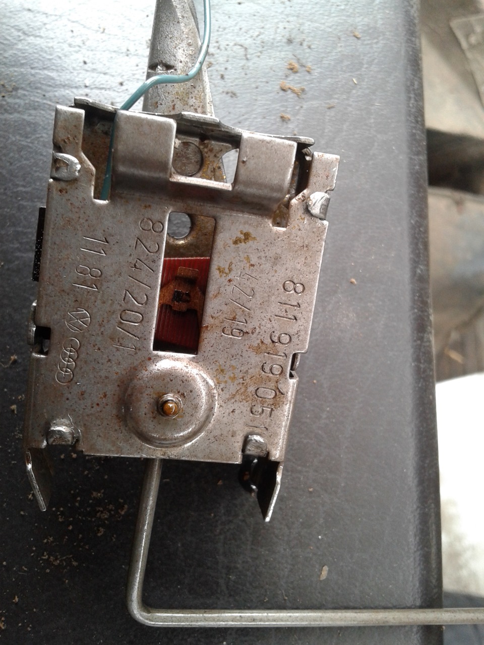 Взаимозаменяемость датчиков уровня топлива — Audi 80 (B2), 1,6 л, 1985 ...