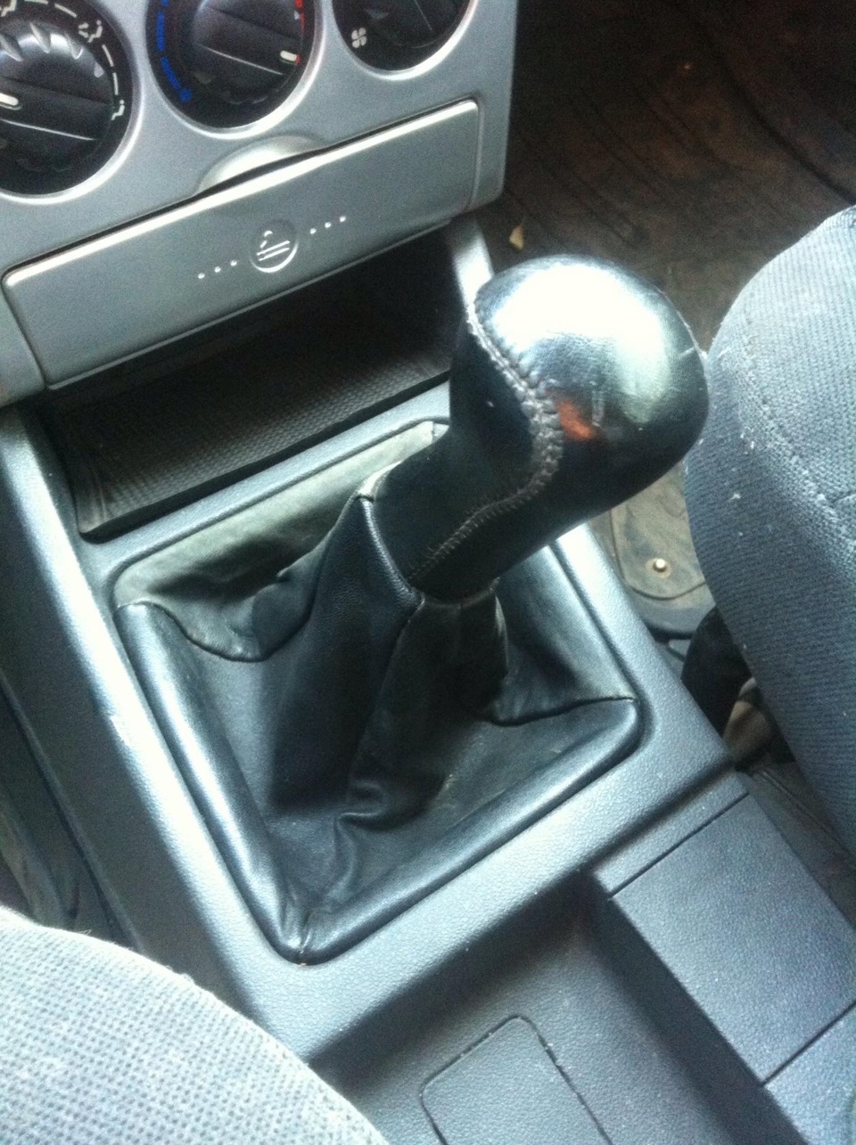 Ручка КПП. — Lada Приора седан, 1,6 л, 2008 года | аксессуары | DRIVE2