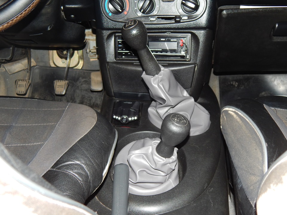Пошив чехлов на рычаги трансмиссии — Chevrolet Niva, 2010 года | тюнинг ...