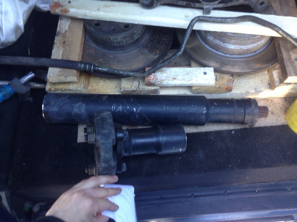 Сверху кардан 528i e39, снизу кардан 540i e34 — BMW 5 series (E34)