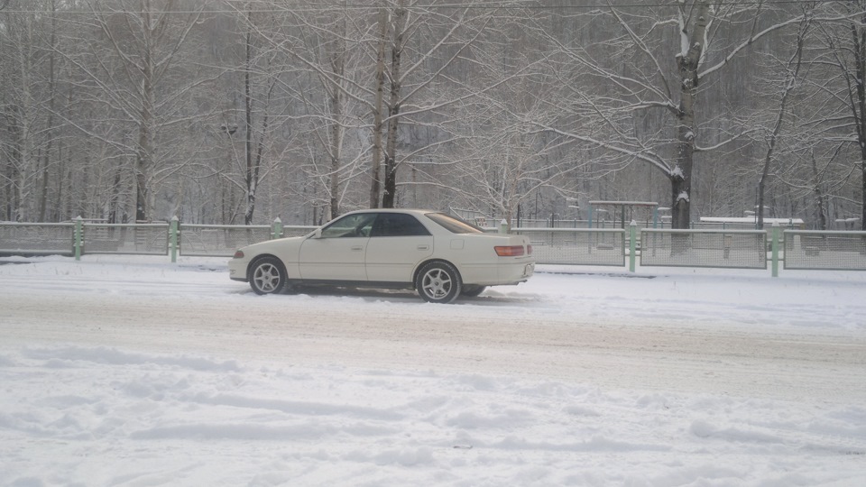 ведро с водой и тряпка в помощь ) — Toyota Mark II (100), 3 л, 1997 ...
