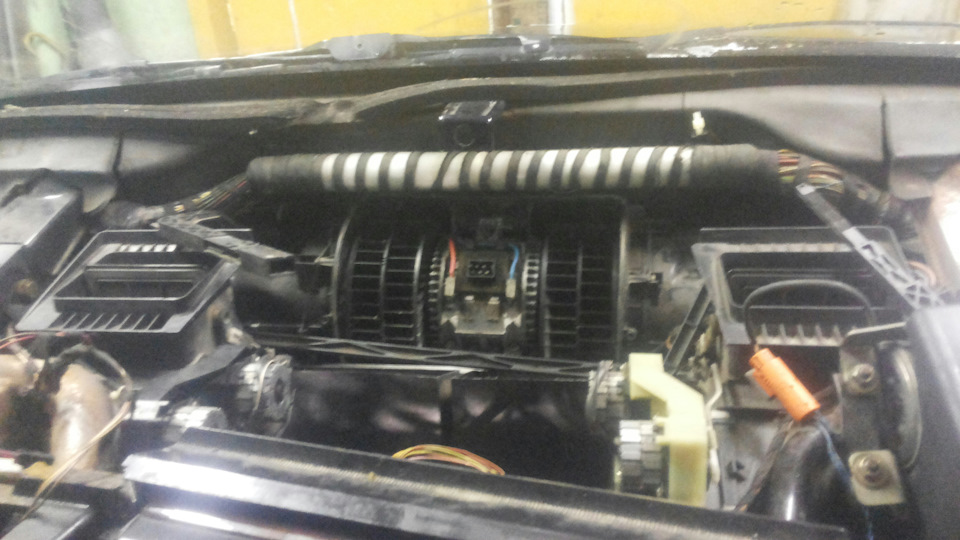 Photo from the logbook BMW 7 series (E38)