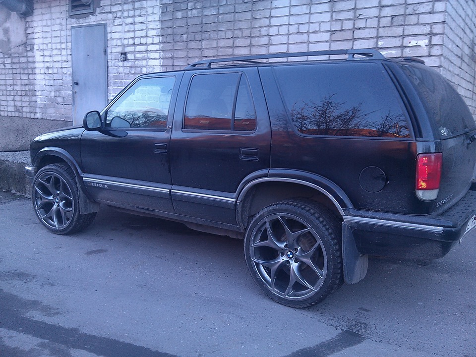 3. Шевроле блейзер 1998 20 колеса. Шевроле блейзер 1998 20 колеса. Шевроле блейзер s15. Шевроле блейзер 98 года.