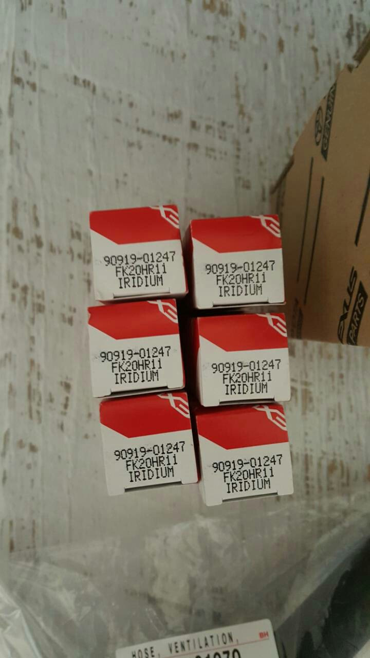 Фото в бортжурнале Toyota Aurion. Запчасти на фото: 9091901247, FK20HR11