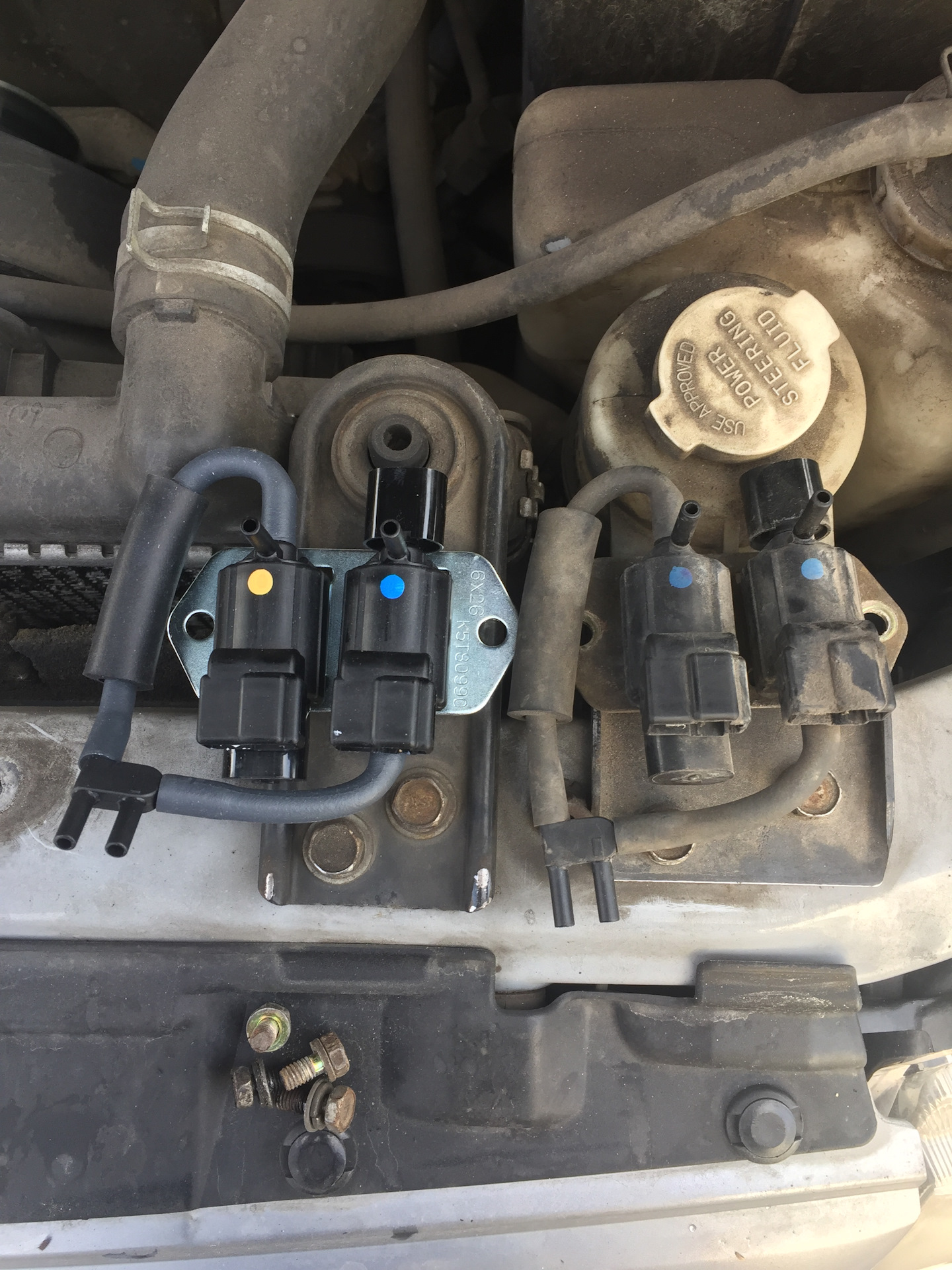 Паджеро клапана полно привода. Митсубиси Паджеро пневмо клапана полного привода. Клапан включения полного привода Паджеро 3. Клапана полного привода Паджеро спорт 1. Пневмоклапан АБС Паджеро.