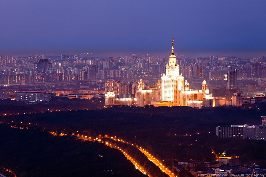 Москва над уровнем. МГУ вид с Китай города. МГУ на рассвете. Поклонная гора у МГУ. Москва раннее утро Кутузовский проспект.