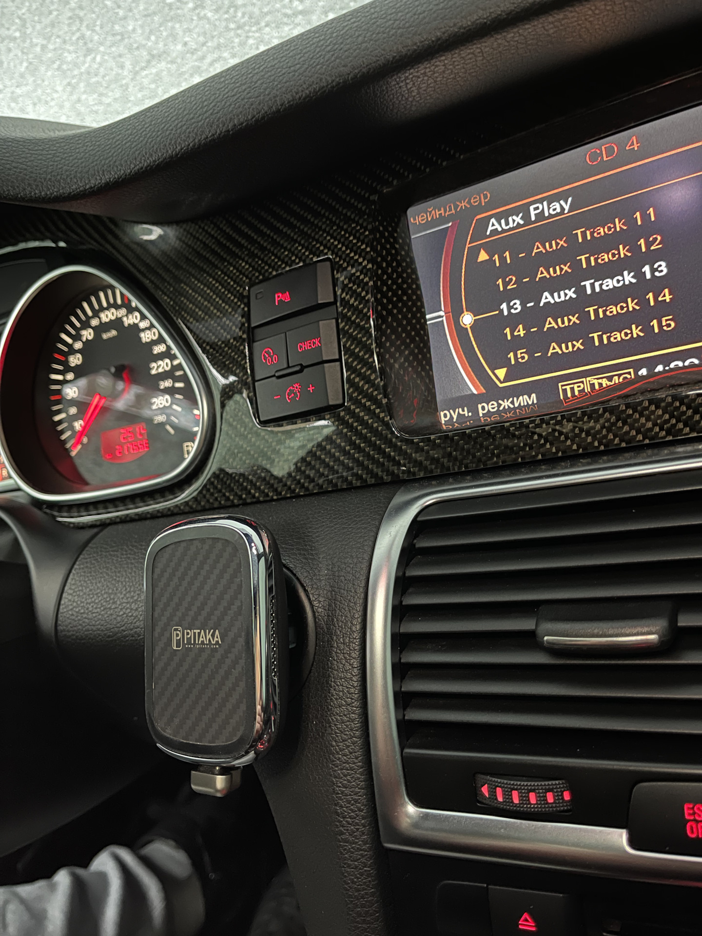 Заглушка замка зажигания с пользой ))) — Audi Q7 (1G), 4,2 л, 2006 года ...