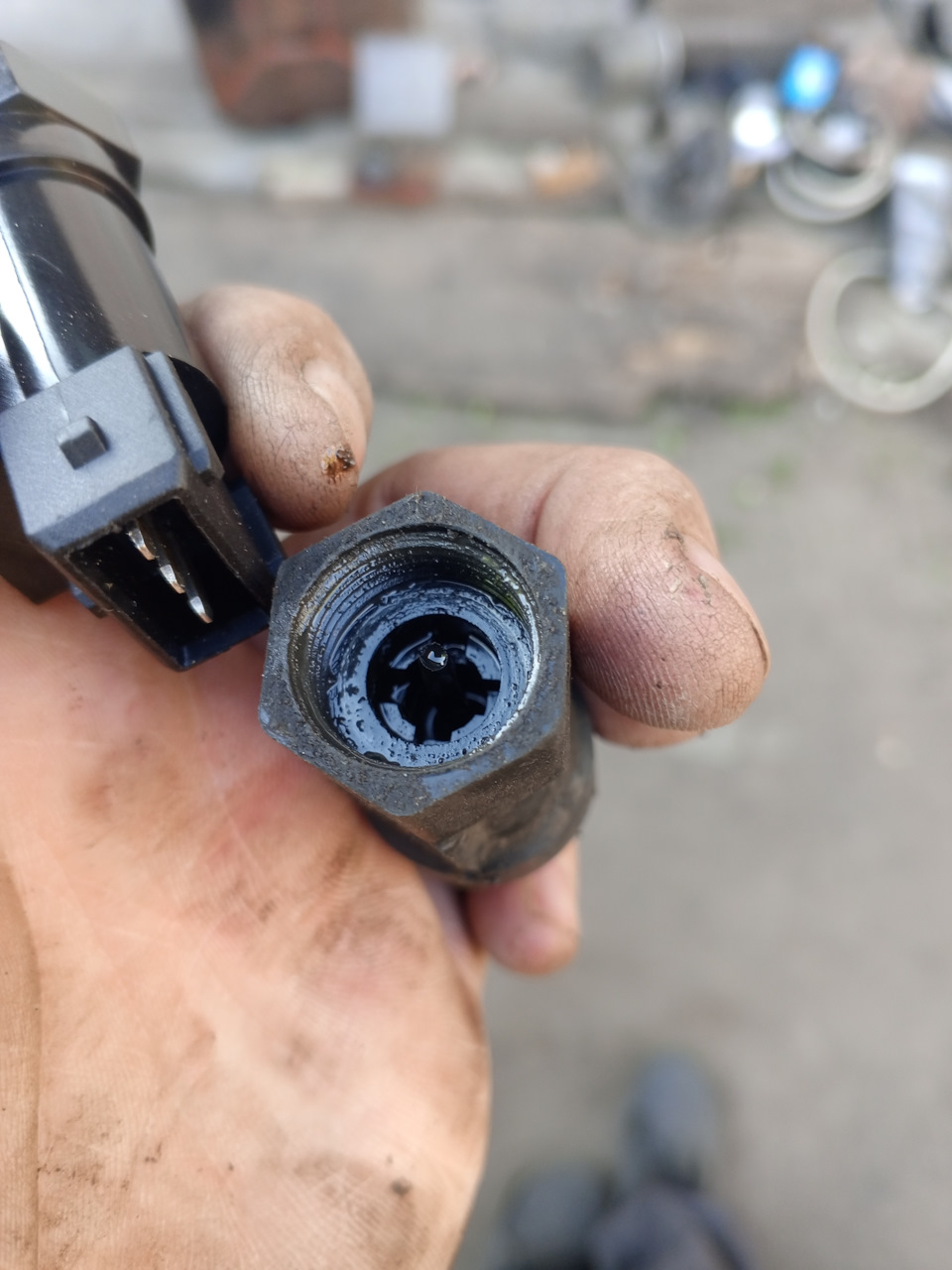 У старого датчика пластмассовая нутрянка — Lada 2120 Надежда