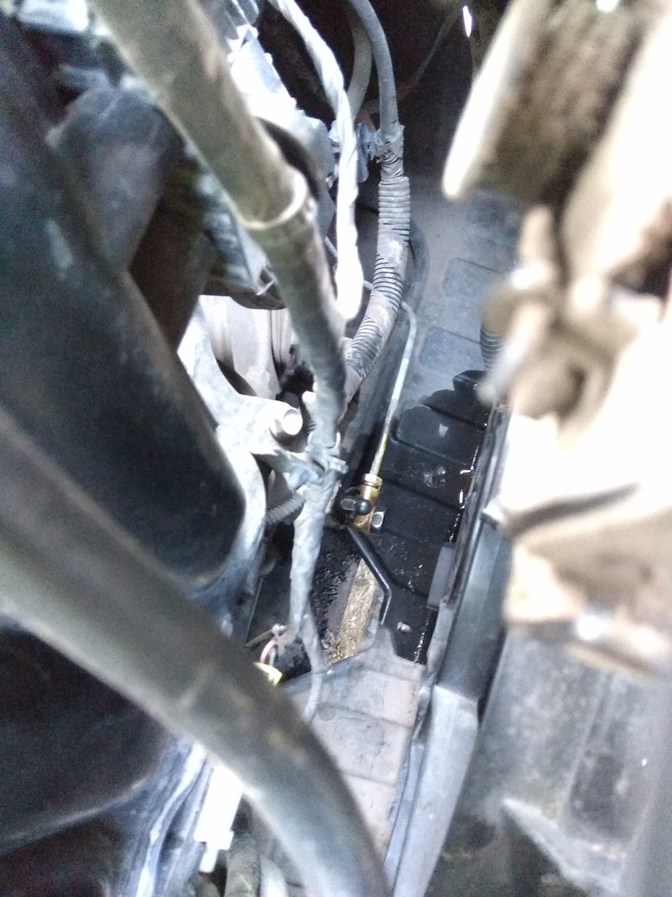 Клапан задержки сцепления — Hyundai Solaris, 1,6 л, 2012 года | своими ...