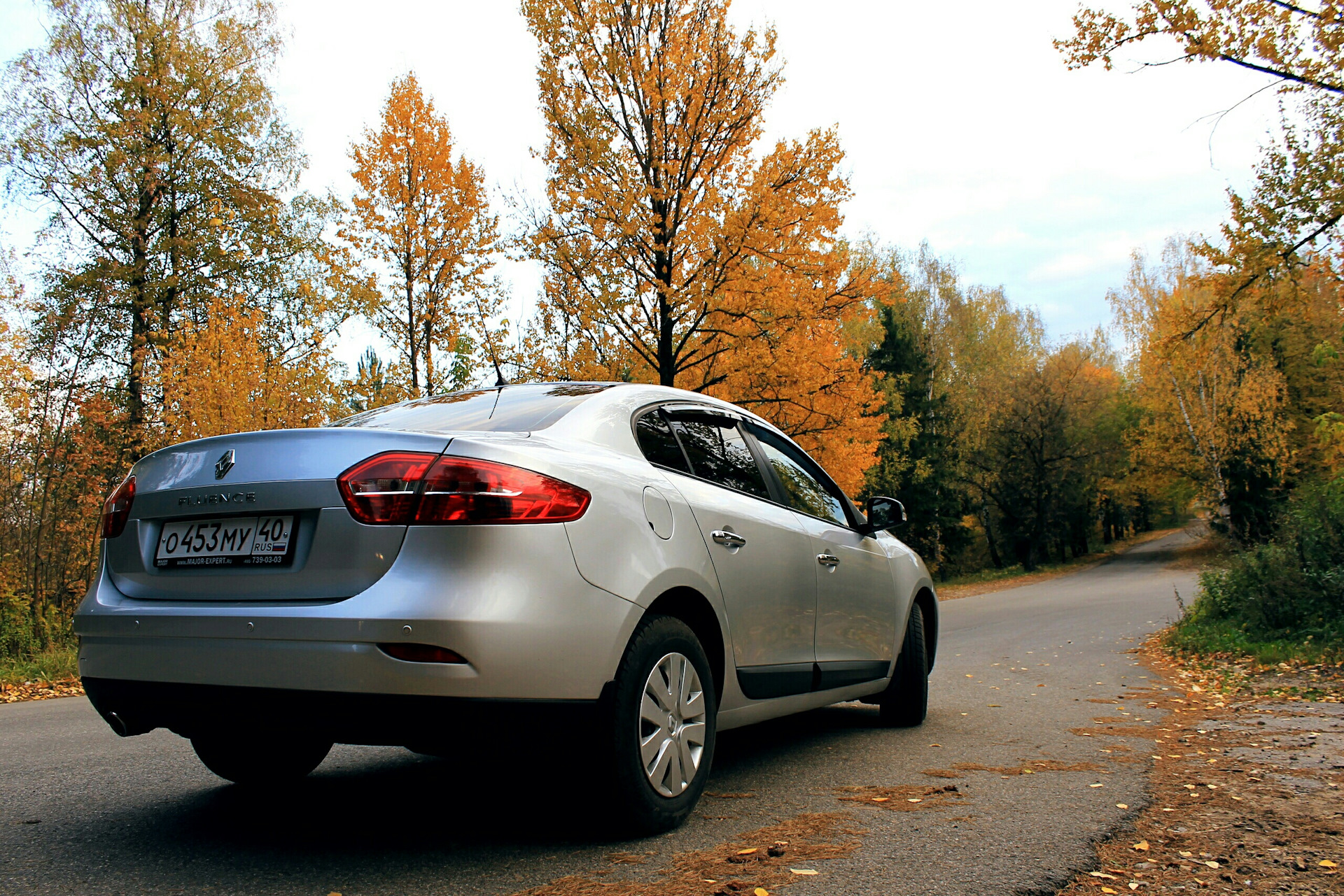 Renault fluence. Renault Fluence Silver. Рено Флюенс 2021. Рено Флюенс серебро. Renault Fluence серебряная.