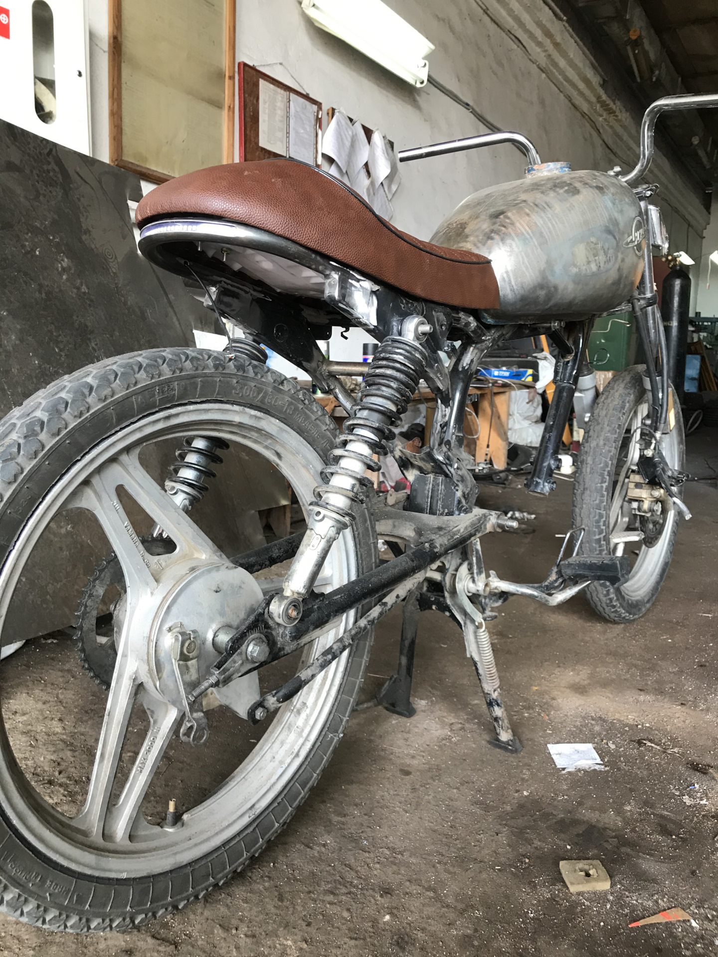 Рама 125. Yamaha YBR 125 рама. Рама Ямаха юбр 125. YBR 125 усиленная рама. Переделка рамы мопед Альфа.