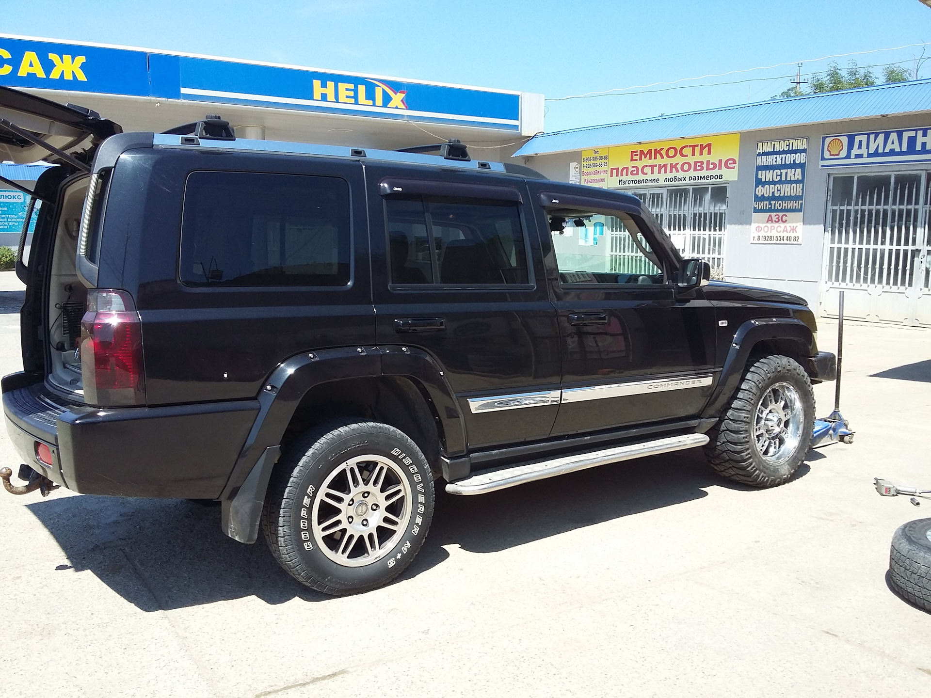 Jeep Commander XK. Проставки Jeep Commander. Jeep Commander на дисках r19. Джип коммандер диски.