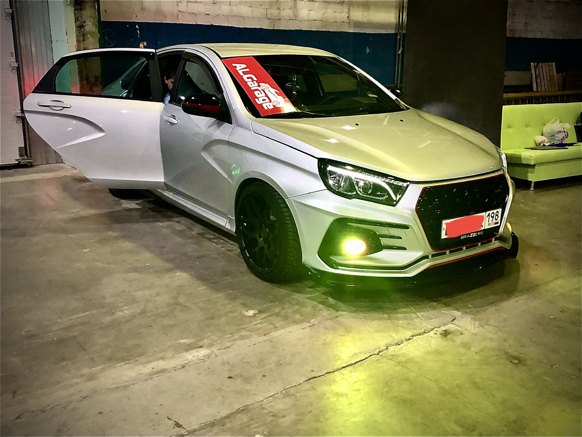 ubka-bampera-lada-vesta