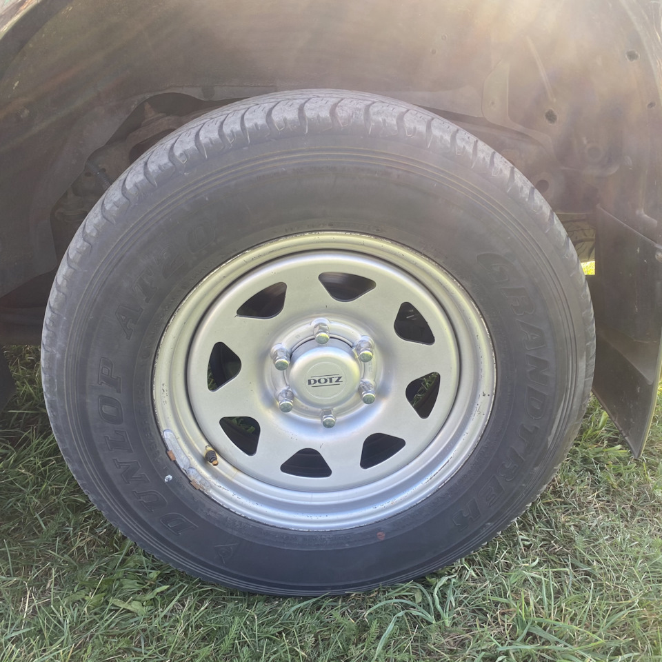 Шины всесезонные Dunlop 265/65 R17, штампованные диски DOTZ DAKAR 7Jx17  ET20 6x139,7 на Lexus GX (UZJ120), Toyota Land Cruiser Prado 120-series. Б/у  | 300 $ в городе Минск | DRIVE2