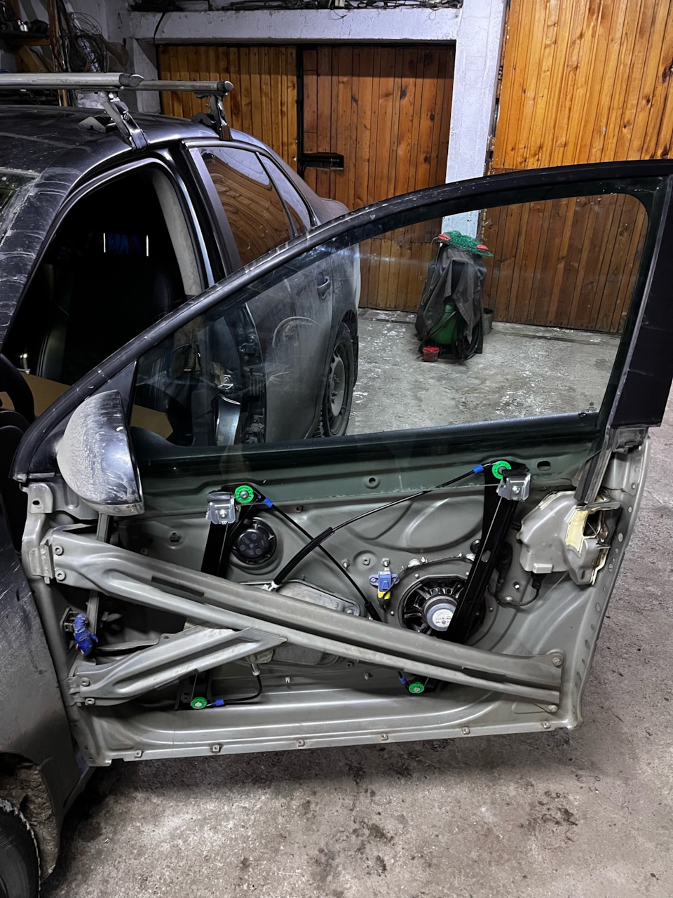 После замены стеклоподъёмника — Volkswagen Jetta V