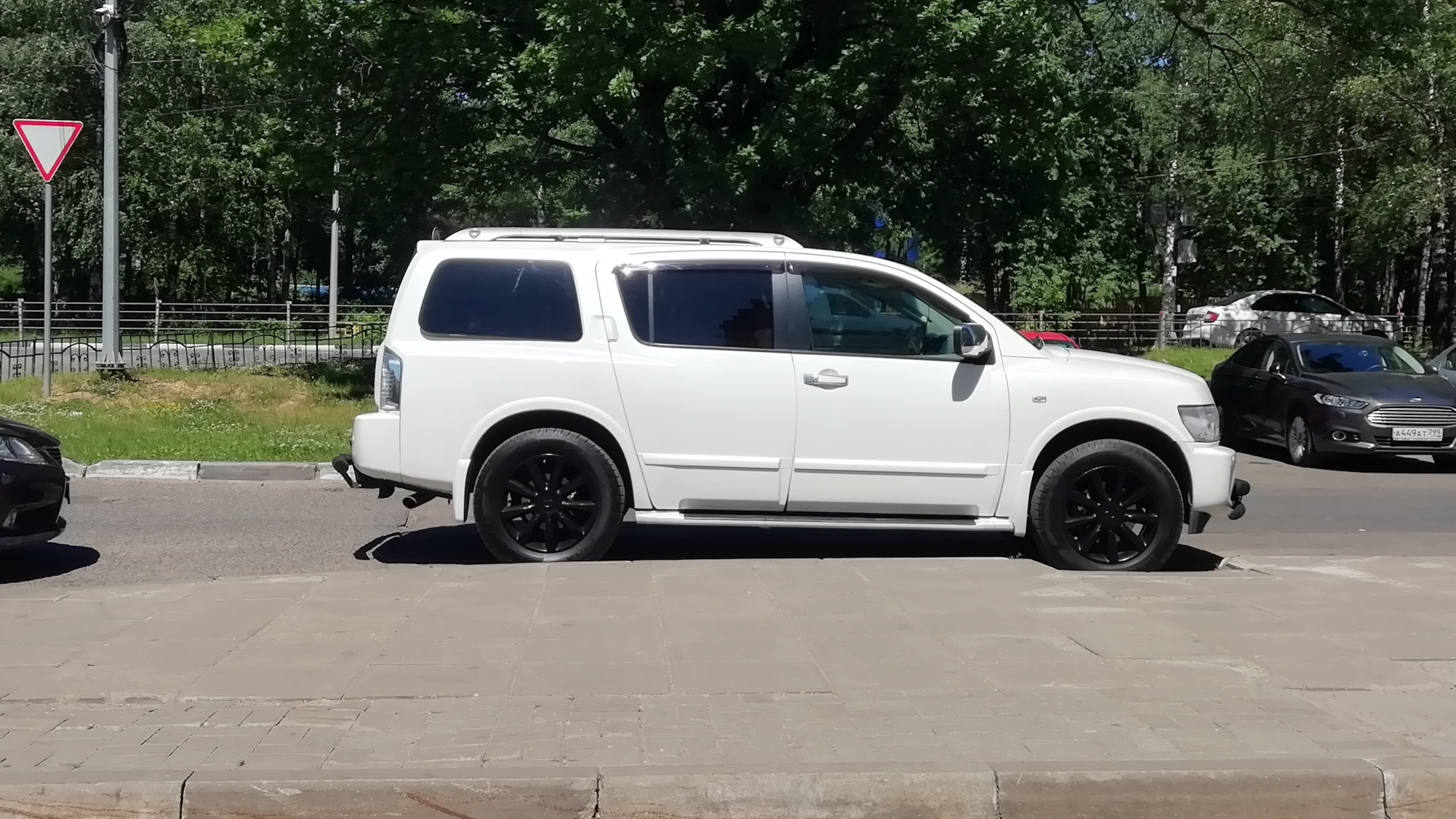 Infiniti QX56 (1G) 5.6 бензиновый 2008 | Носорог на DRIVE2