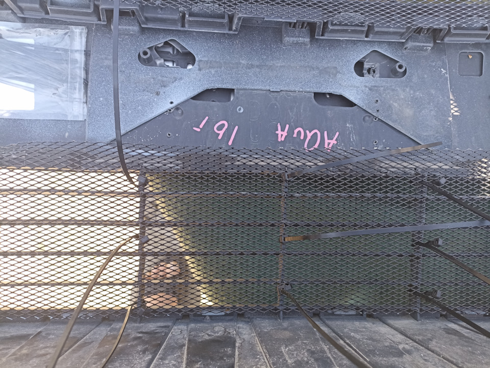 Мелочёвка…установка защитной сетки на решетку радиатора. — Toyota Aqua ...