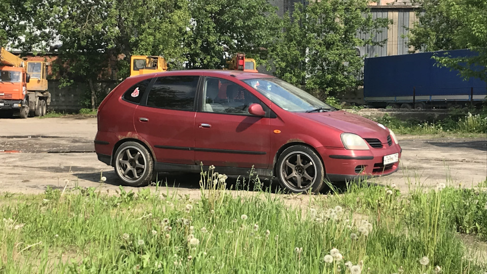 Ниссан Тино 2002 Фото Ниссан Тино 2002 Фото