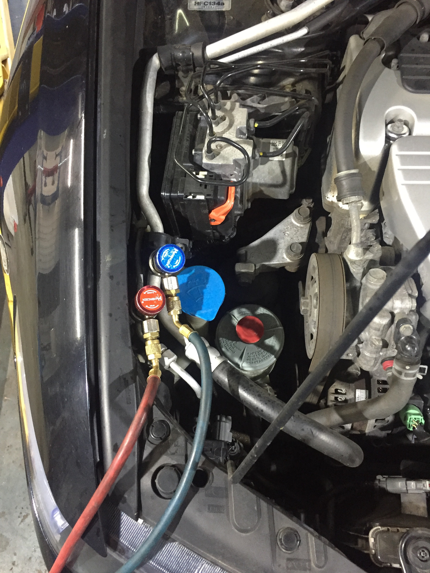 Дозаправка кондиционера. — Honda Accord (7G), 2,4 л, 2007 года | визит ...