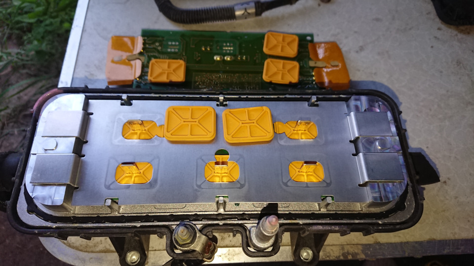 убираю изоляторы — Nissan Leaf (1G)