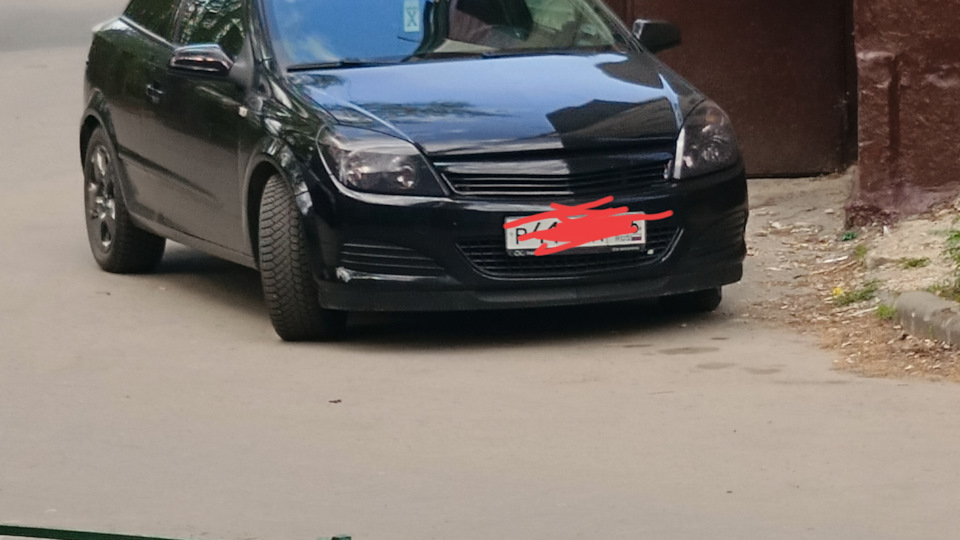 Opel Astra GTC лУна (ルナ)