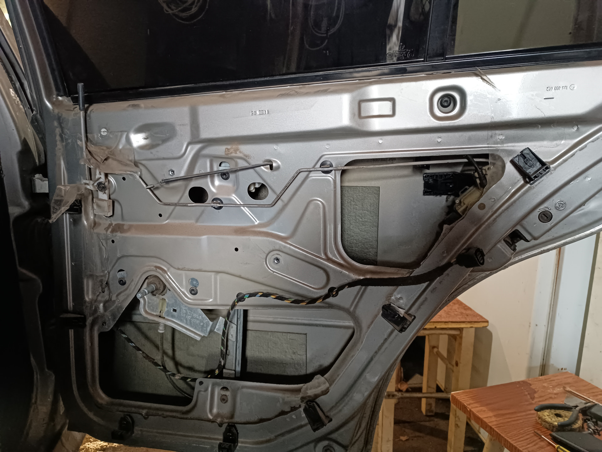 тойота не открывается дверь изнутри