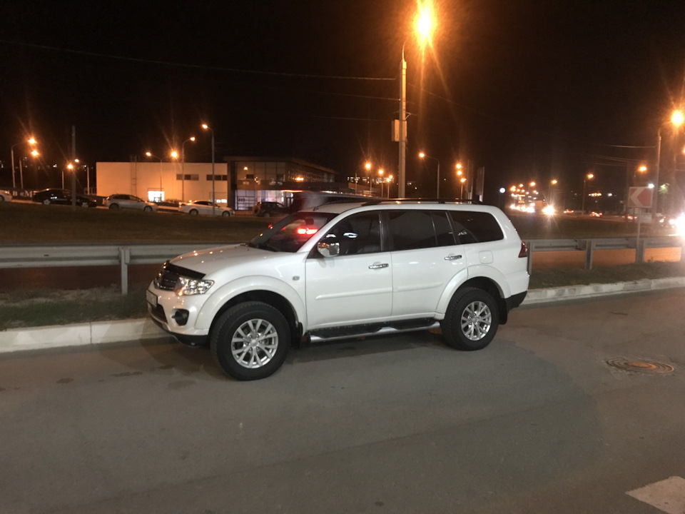 Обработка порога напыляемым герметиком — Mitsubishi Pajero Sport (2G ...