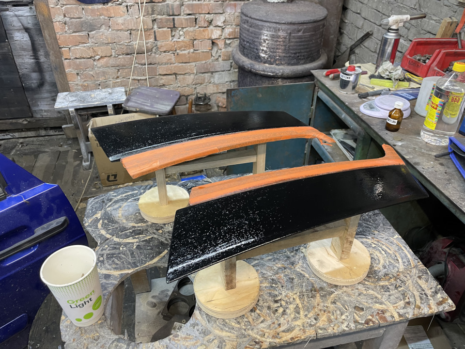 Поехал домой в отпуск и заодно на небольшие курсы по ламинации карбоном ...