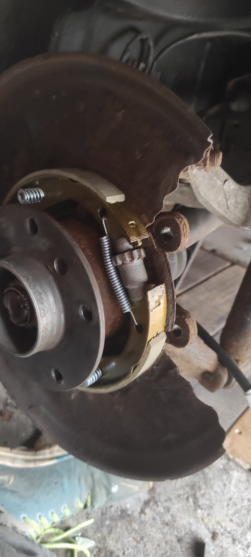 Ревизия задних тормозов и ручного тормоза е46 — BMW 3 series (E46), 3 л ...