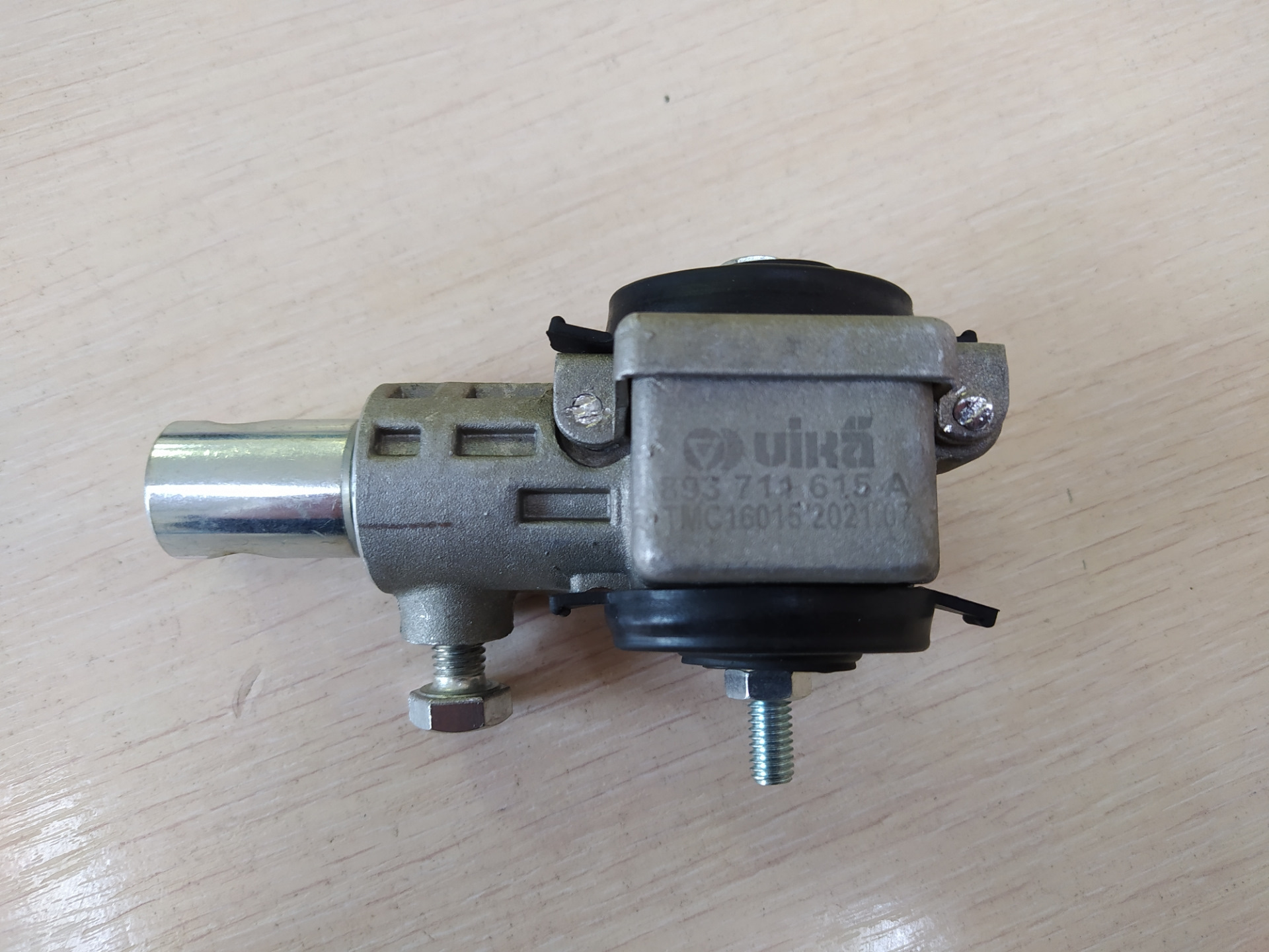 Замена шарнира кулисы выбора передач Ауди А6С4 — Audi A6 (C4), 2,6 л ...